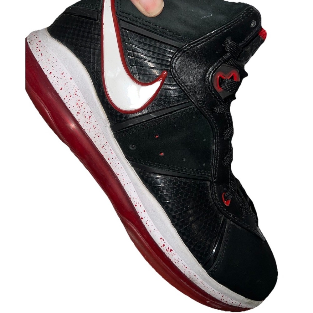 (b1/15N)Size 9- Nike LeBron 8 Black ,White Red Sneakers